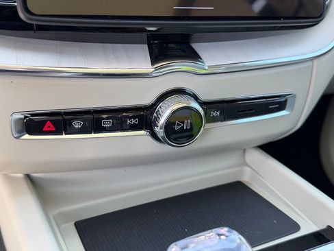 New 2026 Volvo XC60 B5 Ultra w/ Protection Package Premier AWD/4WD image 16