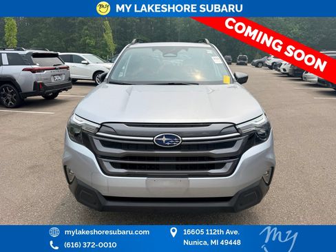 Used 2025 Subaru Forester Premium AWD/4WD image 2
