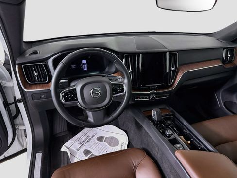 Certified 2024 Volvo XC60 B5 Plus w/ Protection Package Premier AWD/4WD image 24