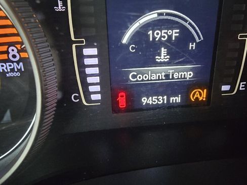 Used 2019 Jeep Cherokee Latitude w/ Cold Weather Group FWD image 28
