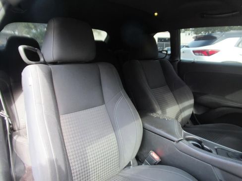 Used 2019 Dodge Challenger SXT image 8
