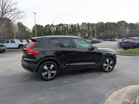 Used 2020 Volvo XC40 T5 Momentum image 4