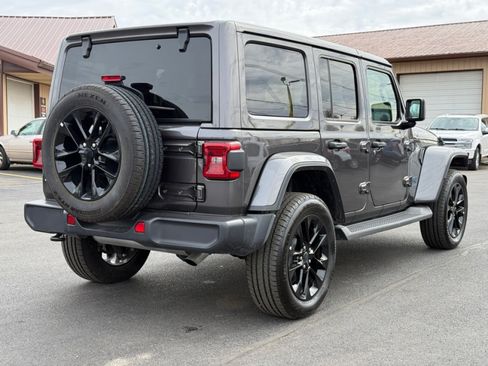 Used 2025 Jeep Wrangler Unlimited Sahara AWD/4WD image 8