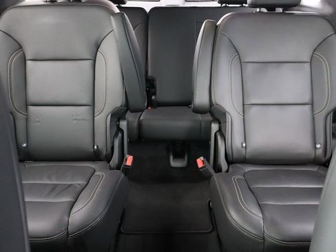 Used 2023 Chevrolet Traverse LT image 40