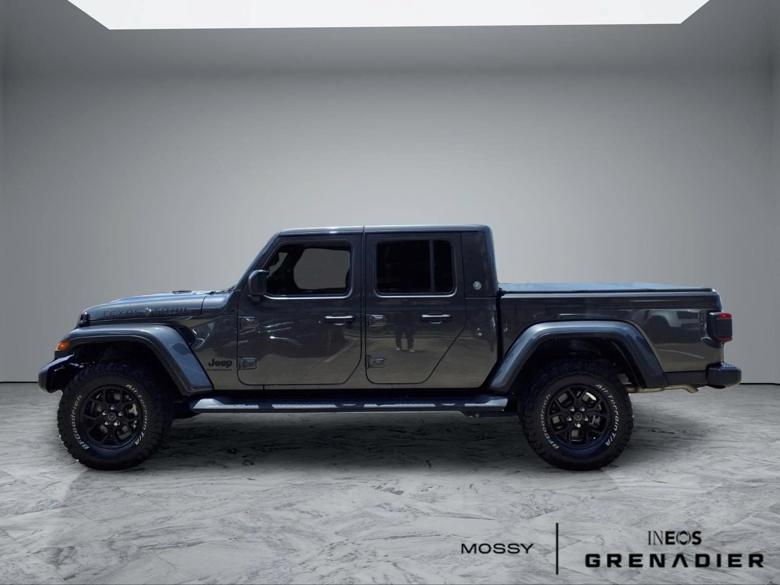 Used 2025 Jeep Gladiator Sport AWD/4WD image 5