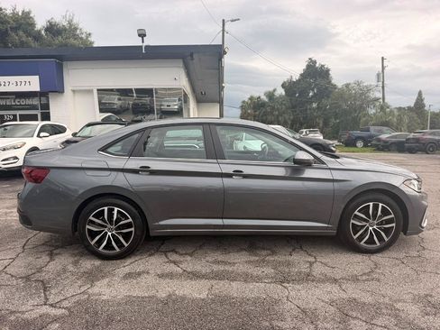 Used 2026 Volkswagen Jetta SE FWD image 6