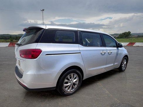 Used 2020 Kia Sedona L FWD image 3