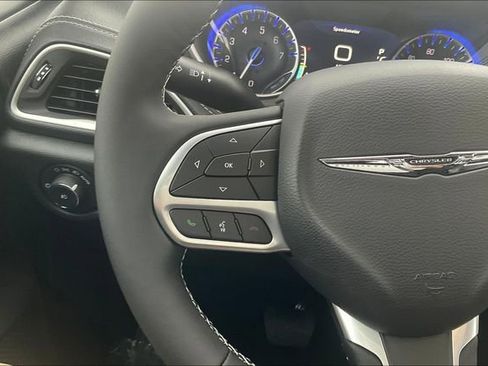 New 2026 Chrysler Pacifica Select image 14