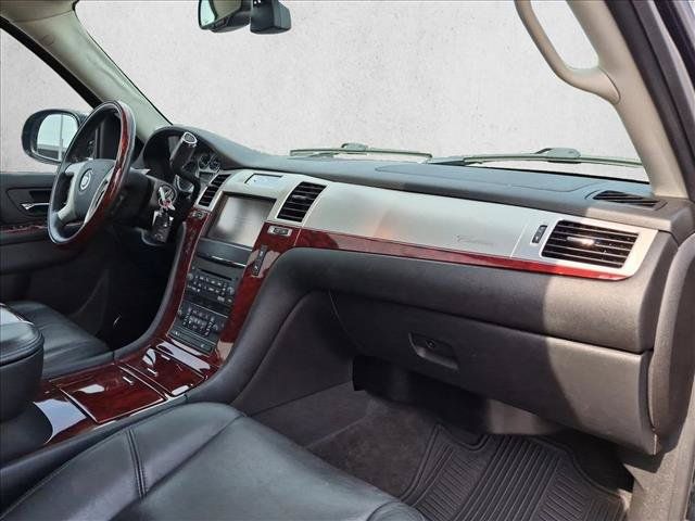 Used 2014 Cadillac Escalade Luxury RWD image 13