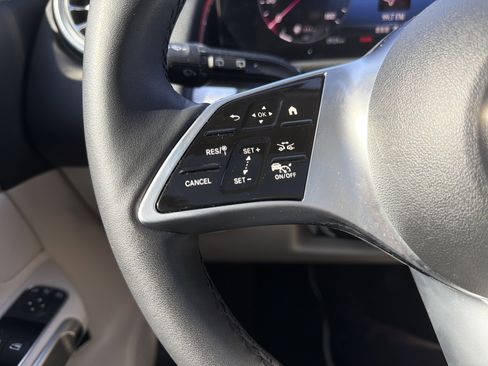 Certified 2025 Mercedes-Benz GLB 250 4MATIC image 19