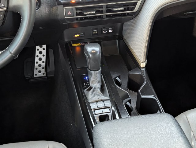 Used 2025 Toyota Camry SE w/ Convenience Package FWD image 14