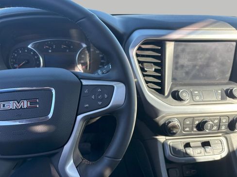 Used 2023 GMC Acadia SLT w/ Preferred Package image 16