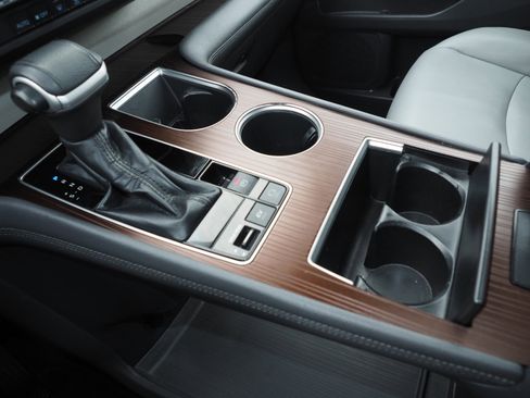 Used 2021 Toyota Sienna XLE image 23