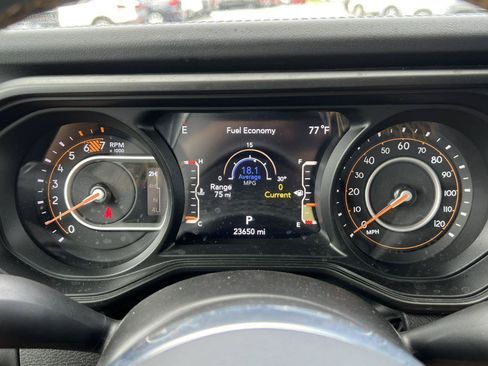 Used 2024 Jeep Wrangler Unlimited Sahara w/ Safety Group AWD/4WD image 19