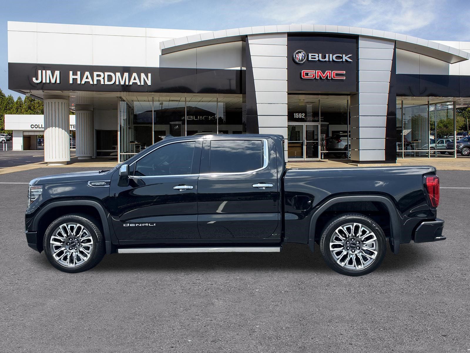 Used 2025 GMC Sierra 1500 Denali Ultimate AWD/4WD image 4