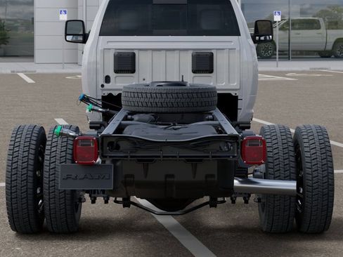 New 2025 RAM 5500 4x4 Regular Cab image 13