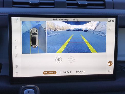 Used 2023 Land Rover Defender 130 X-Dynamic SE image 21