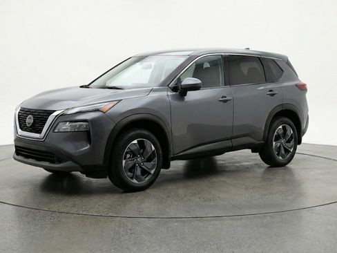 Used 2025 Nissan Rogue SV image 3
