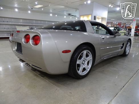 Used 1998 Chevrolet Corvette Coupe w/ Roof Pkg image 16