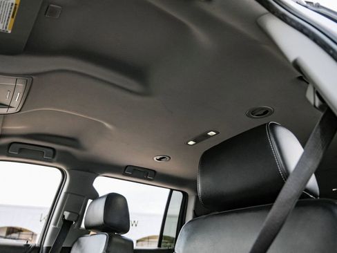 Used 2018 Chevrolet Suburban LT image 31