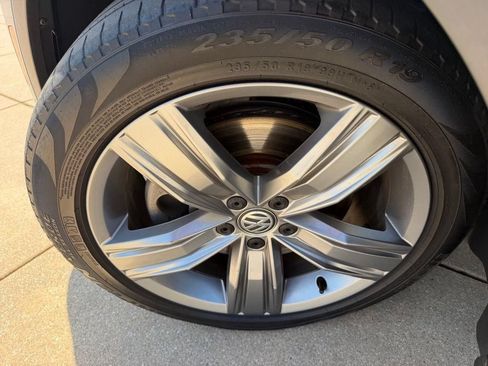 Used 2018 Volkswagen Tiguan SEL Premium FWD image 27