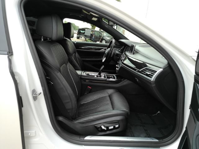 Used 2019 BMW 750i w/ Executive Package RWD image 23