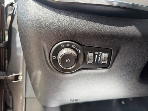 Used 2023 Jeep Compass Limited AWD/4WD image 16