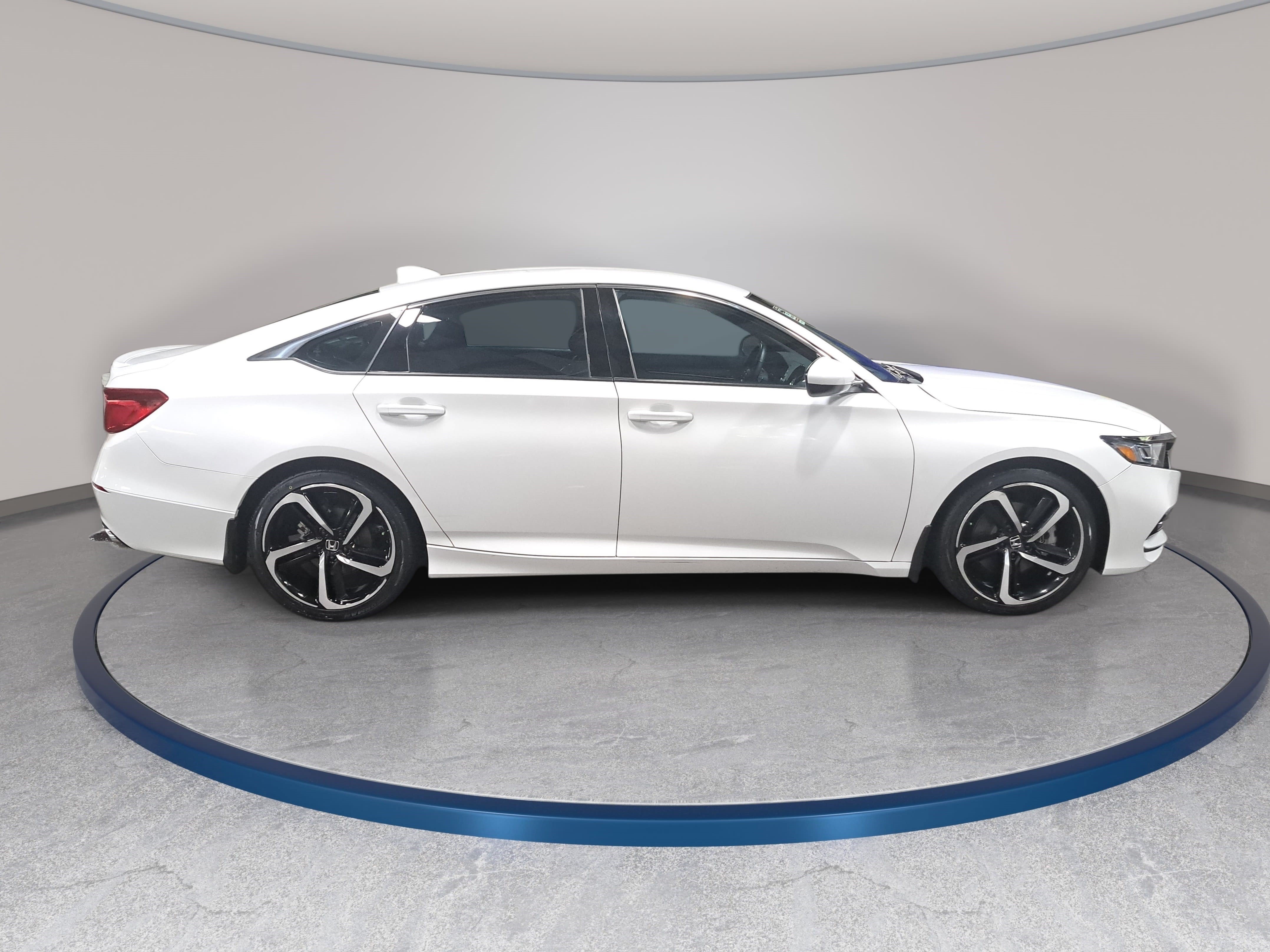 Used 2018 Honda Accord Sport image 4