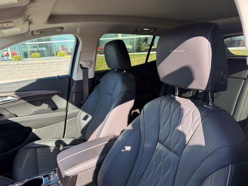 Used 2023 Buick Envision Avenir image 10