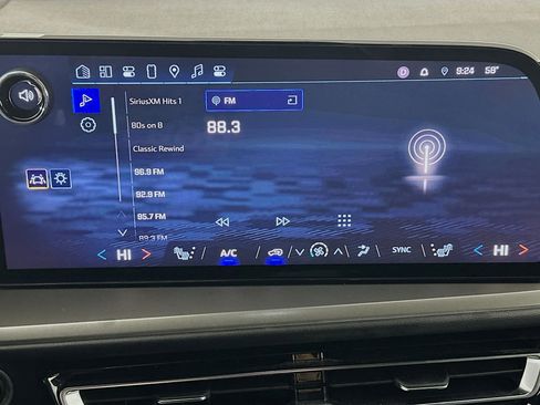 Used 2025 Chevrolet Traverse LT image 21