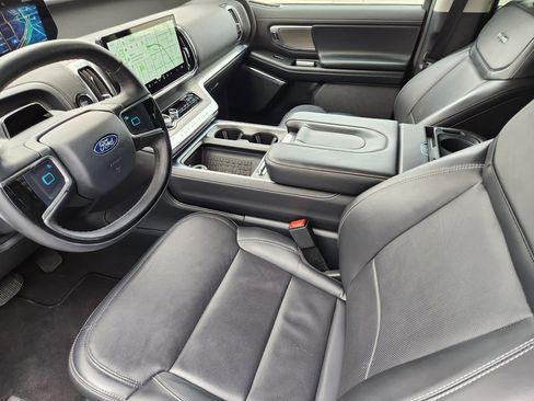 Certified 2025 Ford Expedition Max Platinum image 10