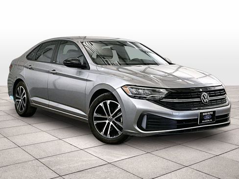 Used 2024 Volkswagen Jetta Sport FWD image 2