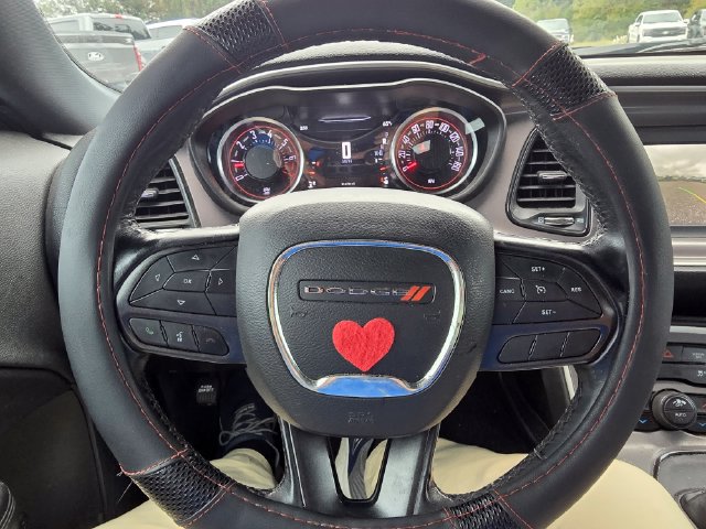 Used 2022 Dodge Challenger SXT RWD image 12