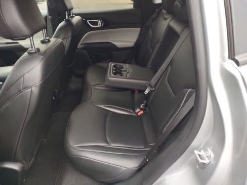 Used 2025 Jeep Compass Limited AWD/4WD image 5