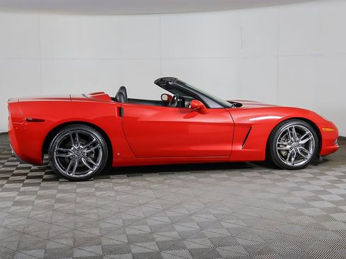 Used 2006 Chevrolet Corvette Convertible w/ Preferred Equipment Group RWD image 25