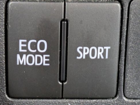 Used 2015 Toyota RAV4 LE image 21