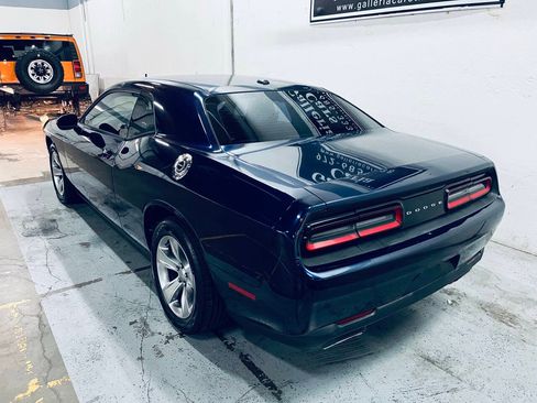 Used 2015 Dodge Challenger SXT RWD image 5