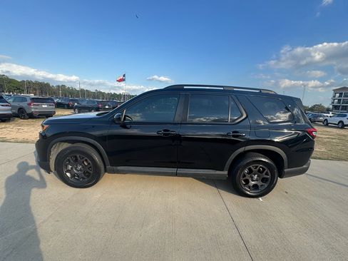 Certified 2023 Honda Pilot TrailSport image 4