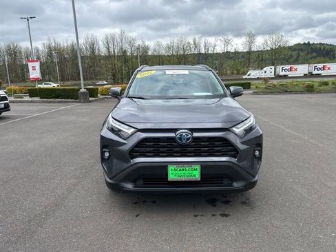 Used 2022 Toyota RAV4 XLE Premium AWD/4WD image 2