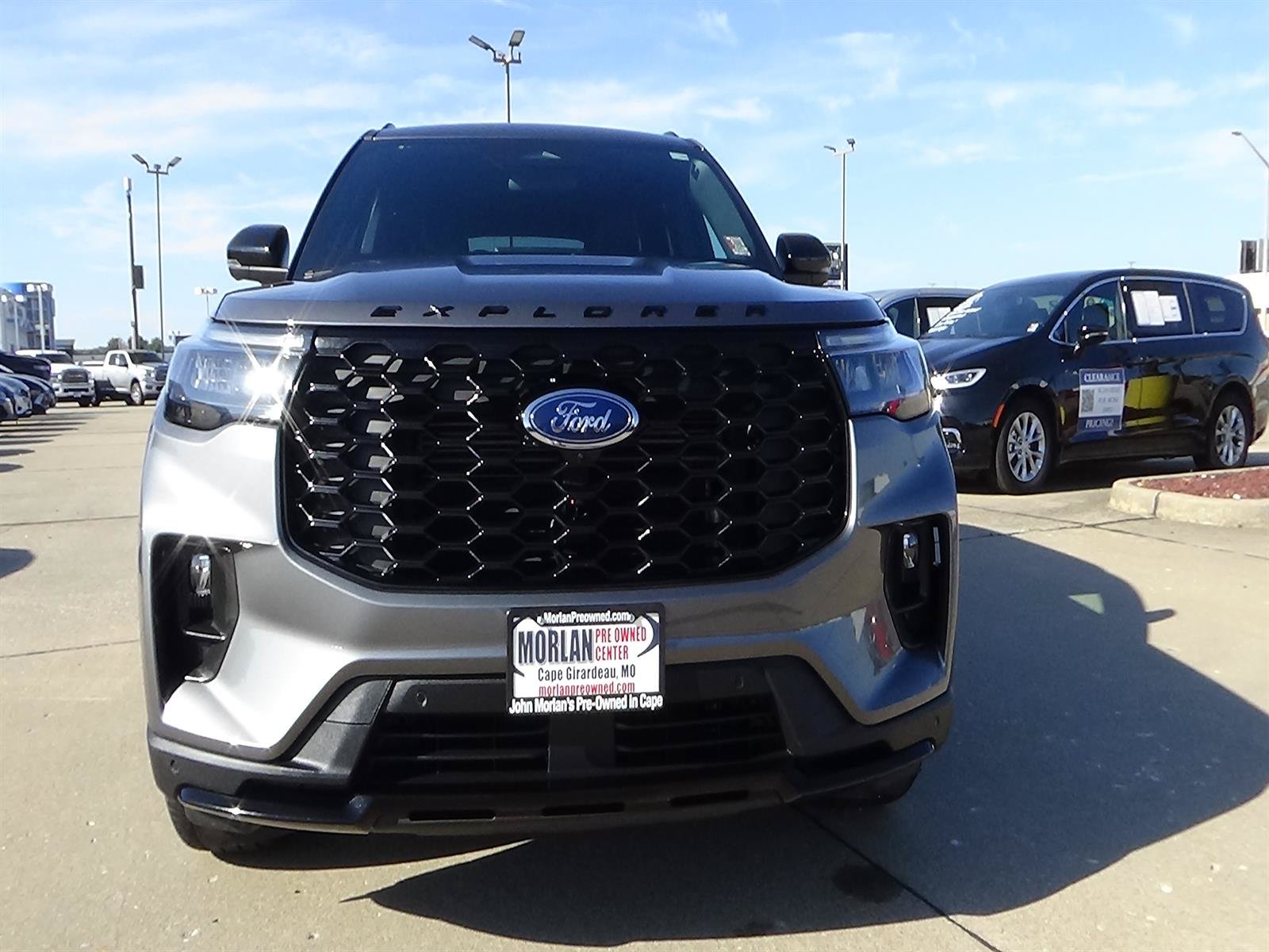 Used 2025 Ford Explorer ST-Line w/ ST-Line Street Pack AWD/4WD image 3