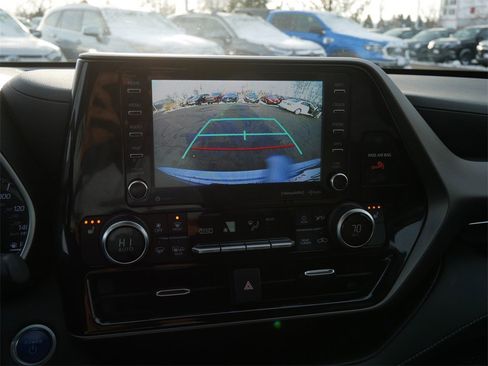 Certified 2021 Toyota Highlander XLE image 22