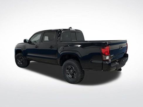 Used 2022 Toyota Tacoma SR image 3
