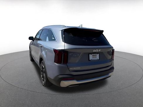 Used 2024 Kia Sorento S FWD image 9