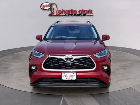 Used 2021 Toyota Highlander XLE FWD image 8