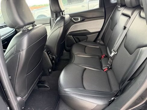 Used 2024 Jeep Compass Latitude AWD/4WD image 7