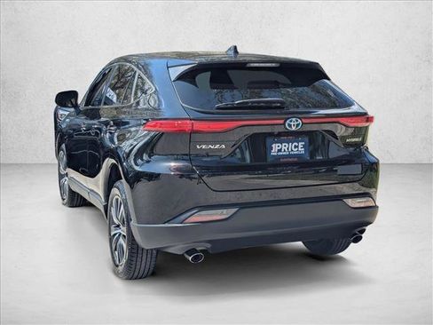 Used 2021 Toyota Venza LE image 8