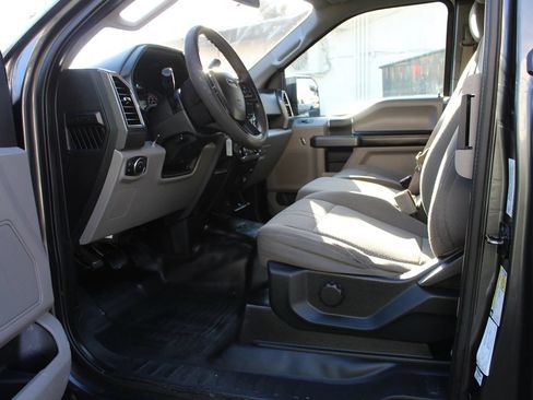 Used 2017 Ford F150 XLT w/ Trailer Tow Package AWD/4WD image 9