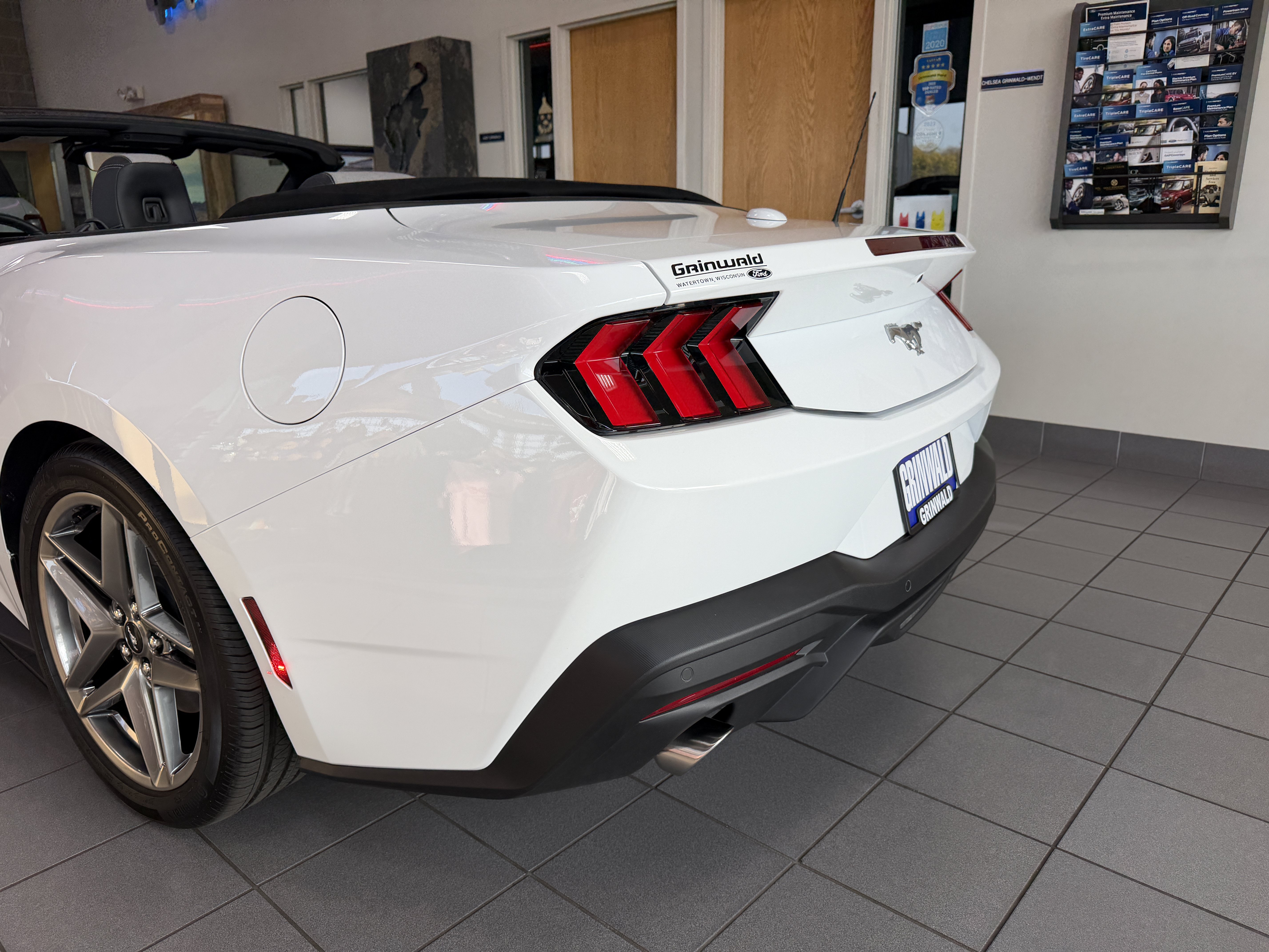 Used 2025 Ford Mustang Convertible RWD image 29