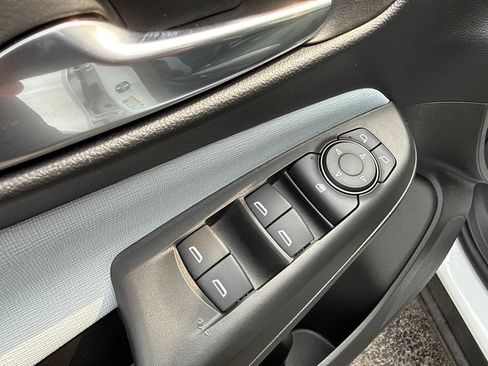 Used 2024 Buick Envista Preferred FWD image 19