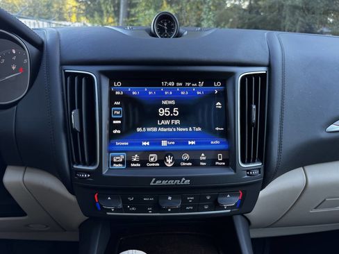 Used 2017 Maserati Levante w/ Luxury Package image 18